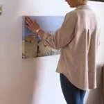 canvas on the wall without nails