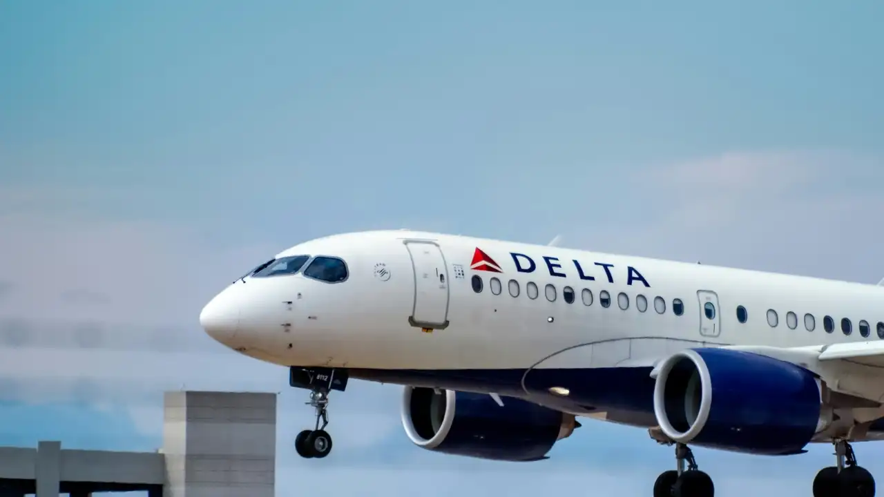 Delta Flight DL67 Emergency Delta Flight DL67 Emergency