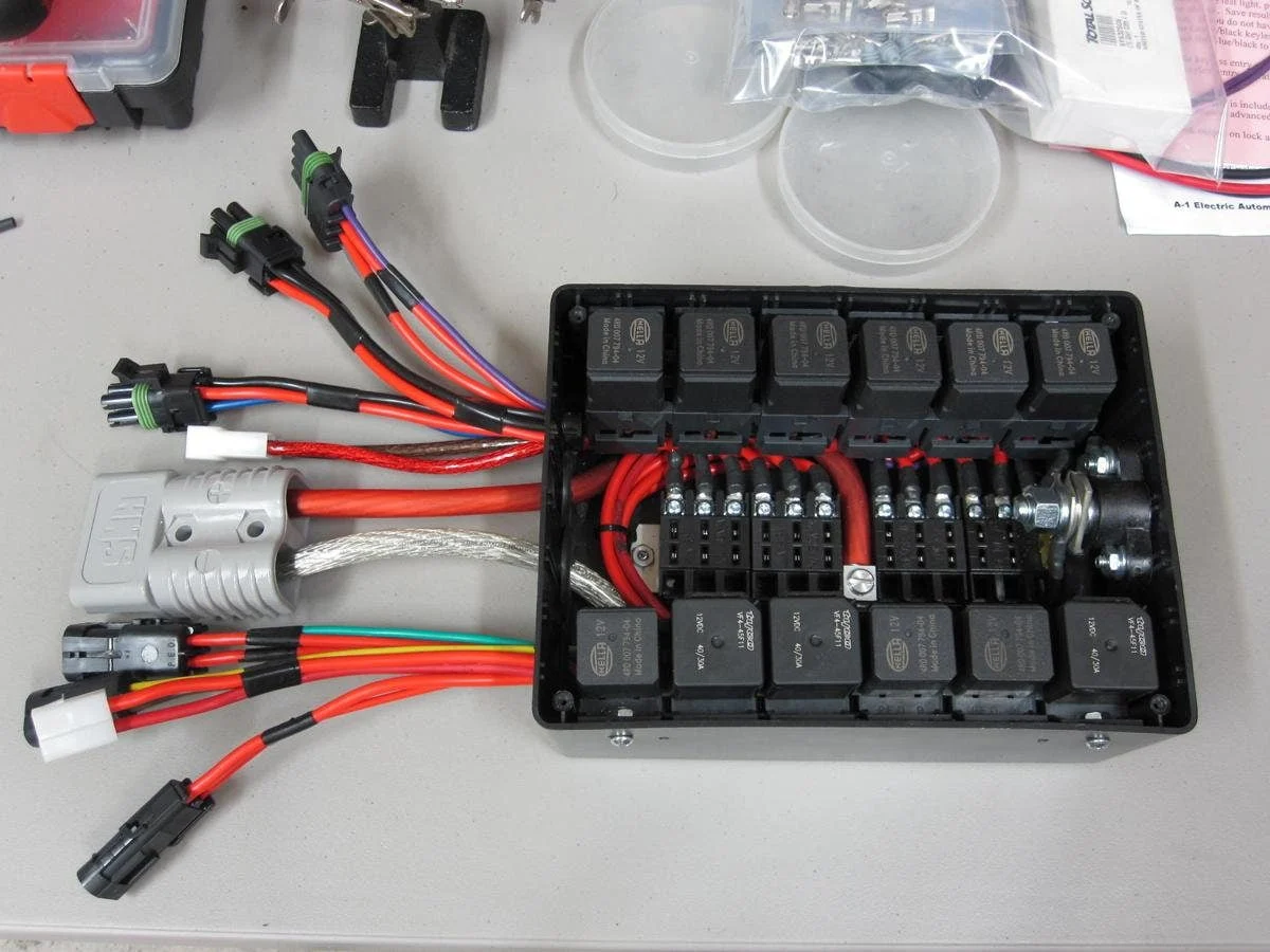 Automotive Relay Panel Essential Components for Vehicle Electrical Systems 1 Stern Custom Relay Box 1200x900 1