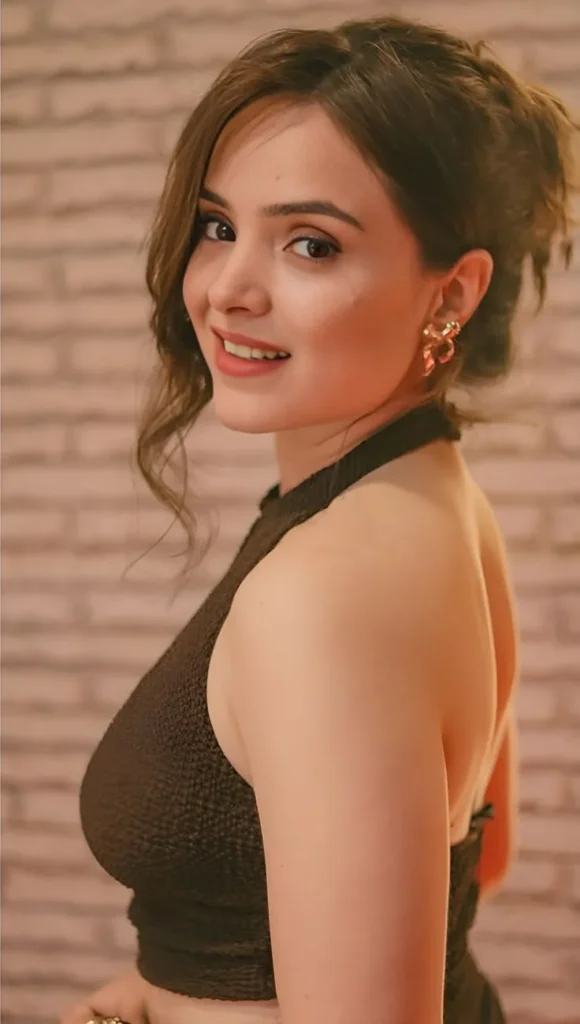 simran dhanwani net worth