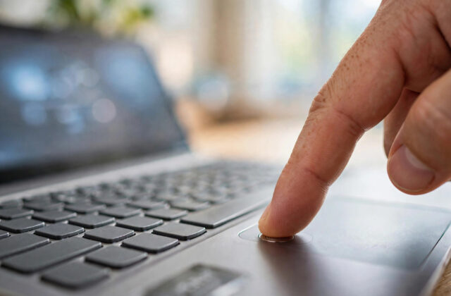 Fingerprint Reader Enrolls But Never Unlocks on Fedora 40? Fix It