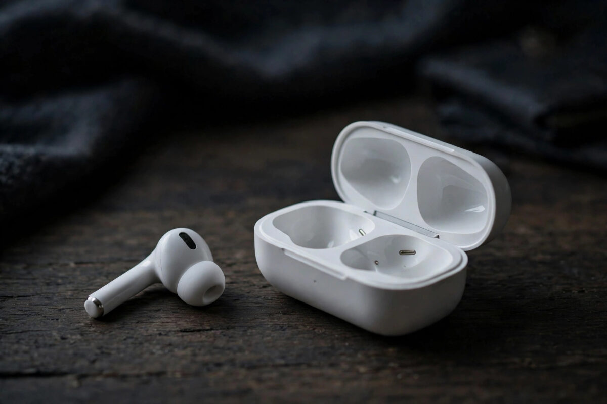 Why Is One Galaxy Buds On Earbud Not Connecting or Charging Properly? 1 Why Is One Galaxy Buds On Earbud Not Connecting or Charging Properly?